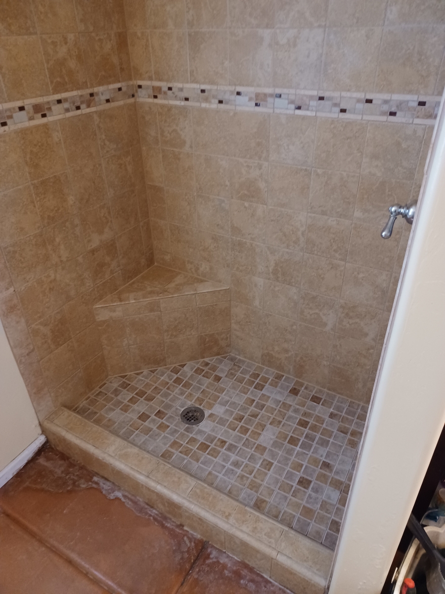 RecaulkingShower1After